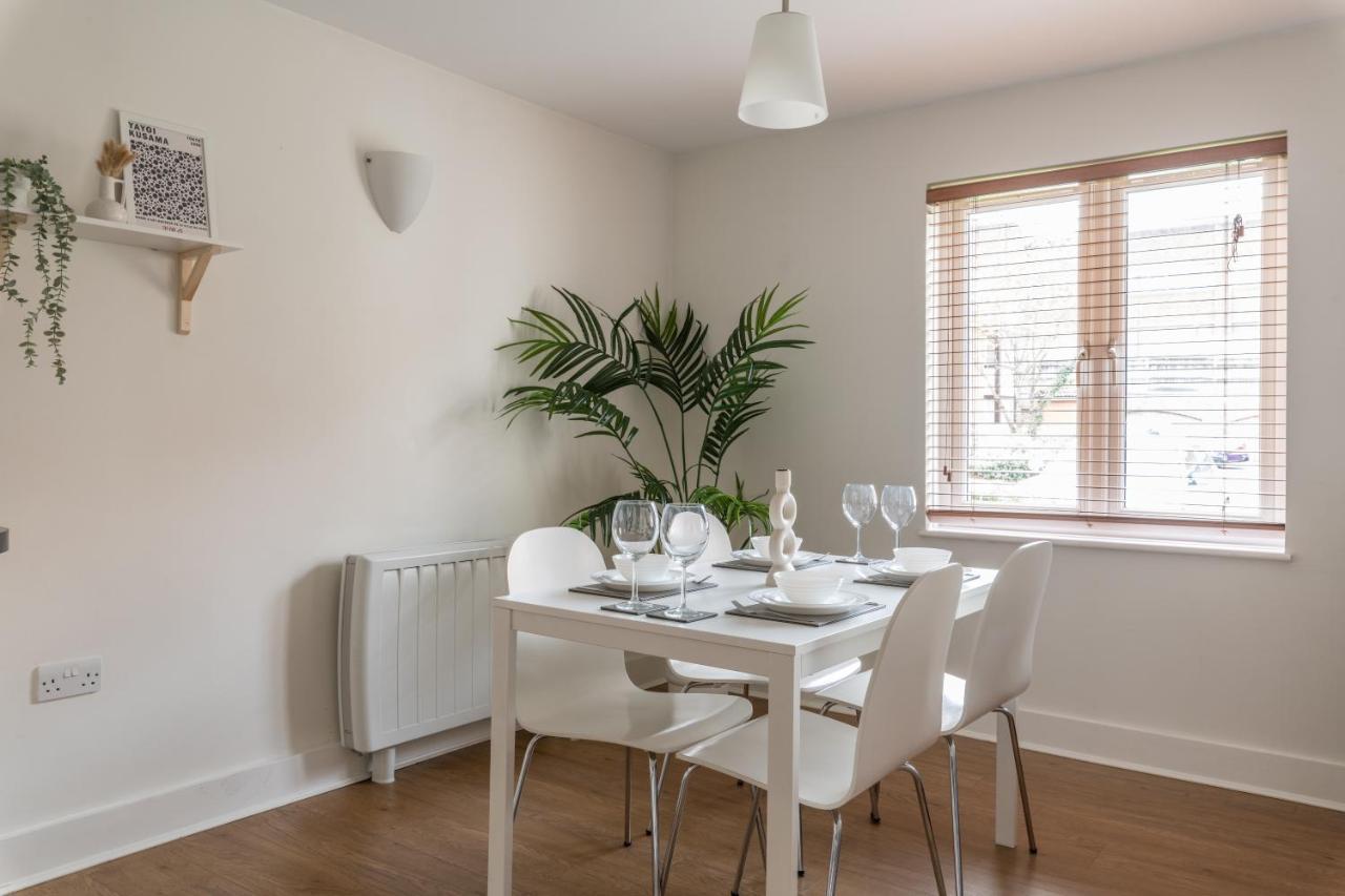 Bright 2Br Apartment - 2 Free Parking Spaces - Near Lgw Airport Crawley (West Sussex) Exterior foto