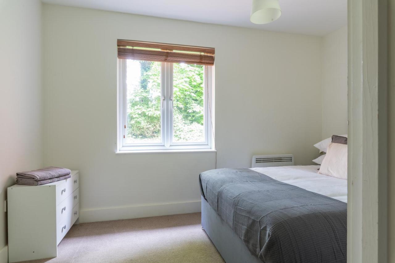 Bright 2Br Apartment - 2 Free Parking Spaces - Near Lgw Airport Crawley (West Sussex) Exterior foto
