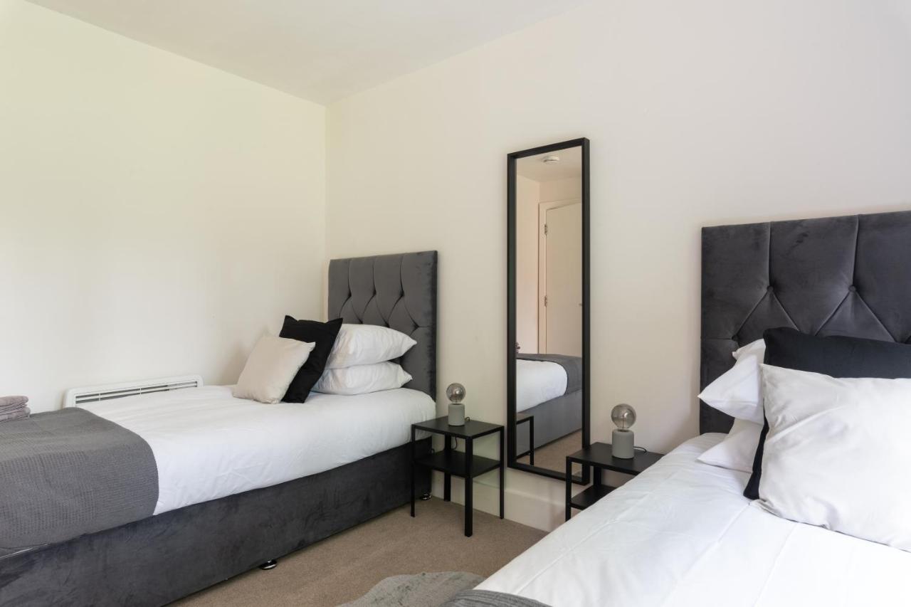 Bright 2Br Apartment - 2 Free Parking Spaces - Near Lgw Airport Crawley (West Sussex) Exterior foto