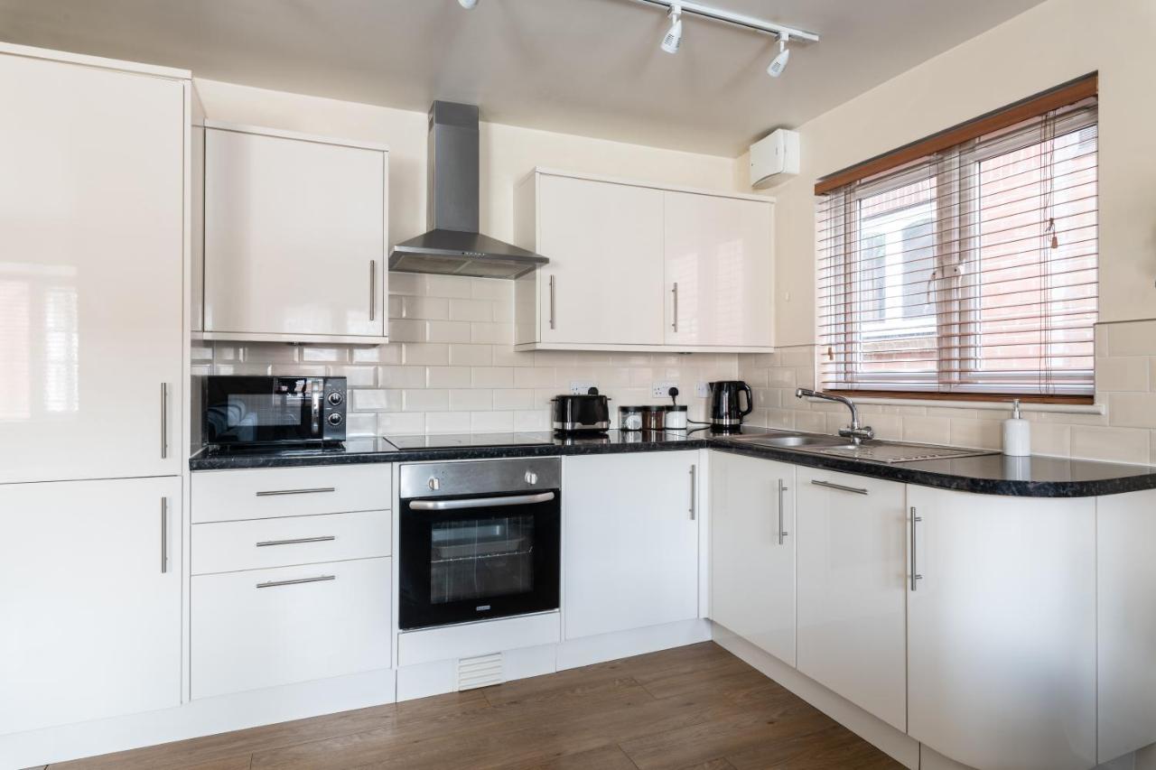 Bright 2Br Apartment - 2 Free Parking Spaces - Near Lgw Airport Crawley (West Sussex) Exterior foto