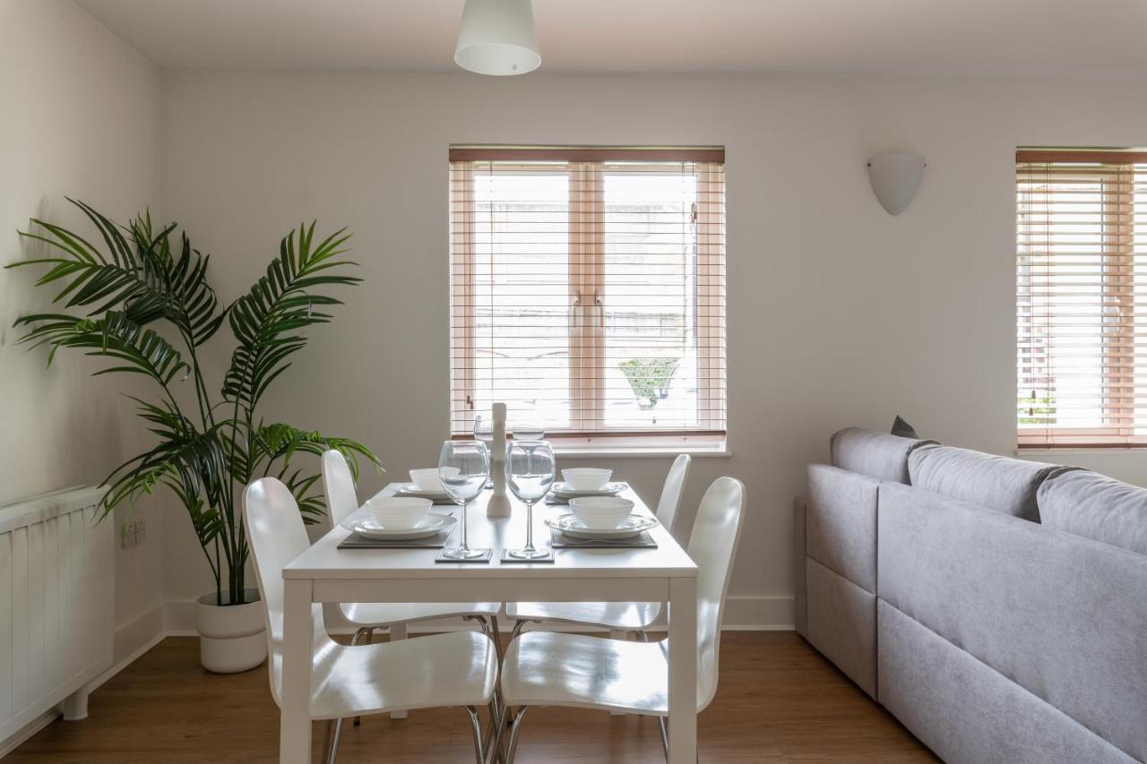 Bright 2Br Apartment - 2 Free Parking Spaces - Near Lgw Airport Crawley (West Sussex) Exterior foto